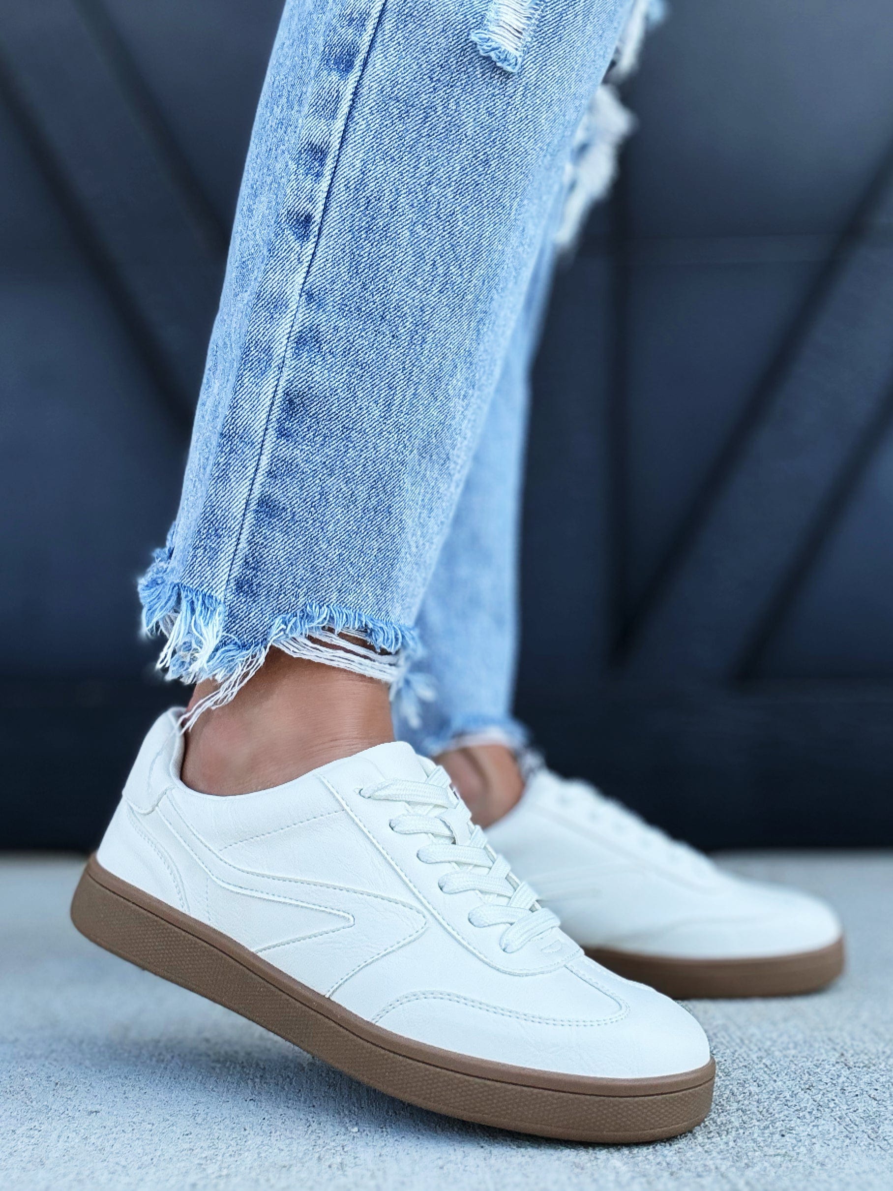 Dolce Vita Voyage Sneakers In White Smooth - Infinity Raine