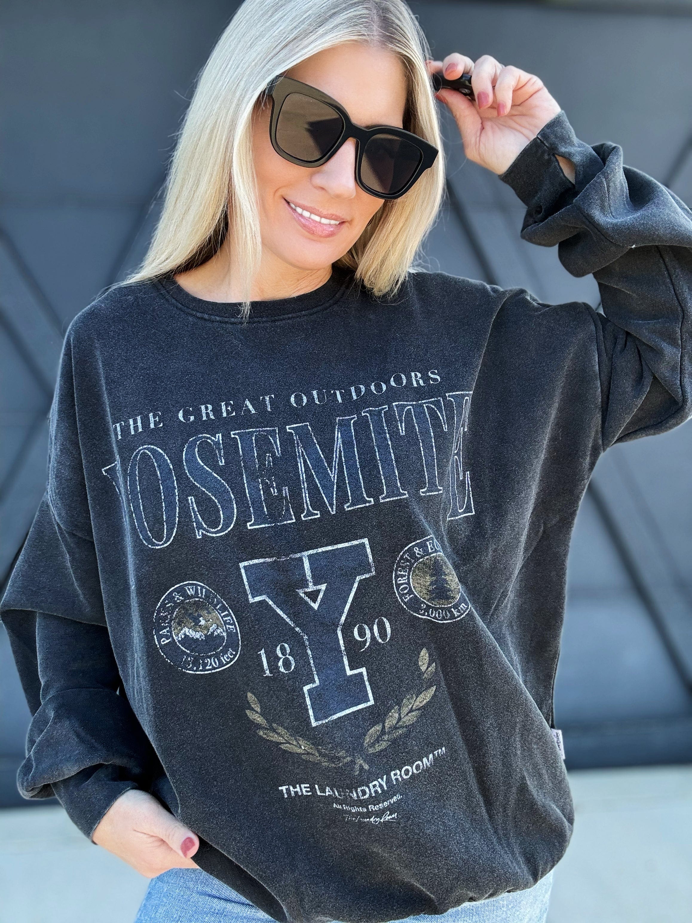 Team Yosemite Sweatshirt In Black Snow - Infinity Raine